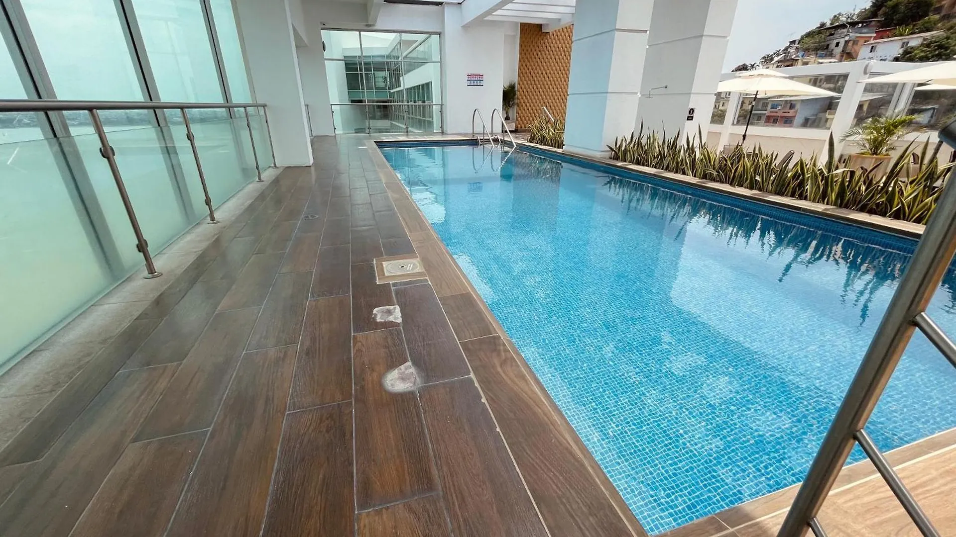 Gallery Suite En Riverfront Puerto Santa Ana Guayaquil Apartamento