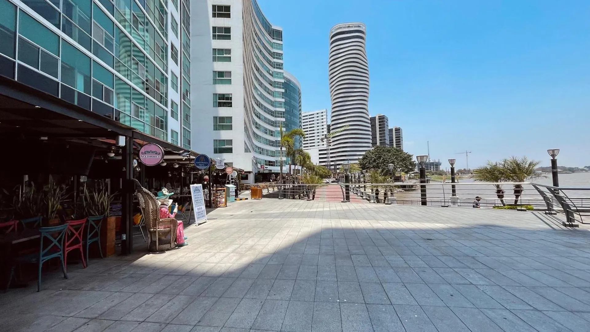 Gallery Suite En Riverfront Puerto Santa Ana Guayaquil