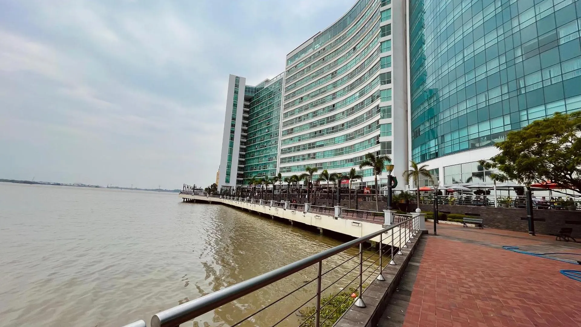 Gallery Suite En Riverfront Puerto Santa Ana Guayaquil Apartment